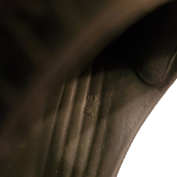 Women's UGG Rubber Clogs.  Size 9 NWOT. Black - Picture 3 of 8